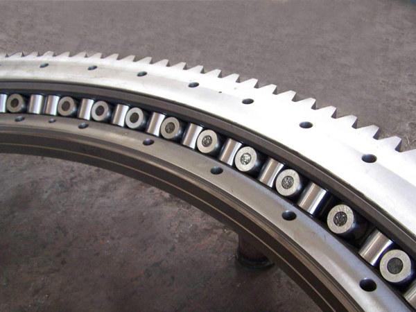 回轉支承出現(xiàn)不靈活的原因及解決方法